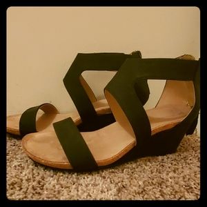 Adrienne Vittadini wedge sandals... cool!